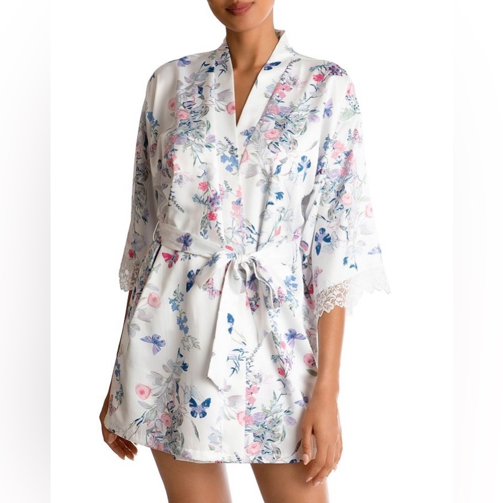 In bloom floral satin robe with lace details Euc m/l